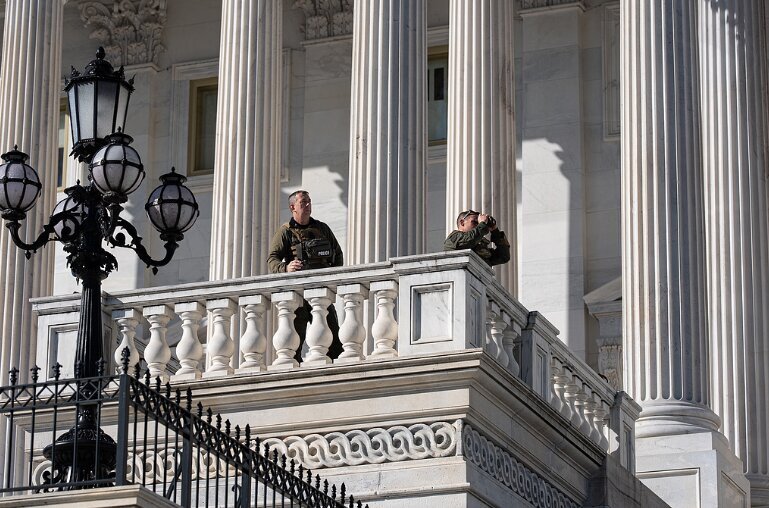 民主党接连胜选之后 特朗普要求立即通过支出法案以结束停摆